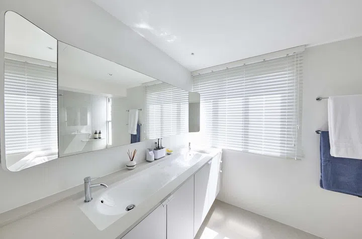 Large-format stone-like porcelain tiles were used in the bathroom in this 3,500 sq ft 4-bedroom Pandan Valley condo.
