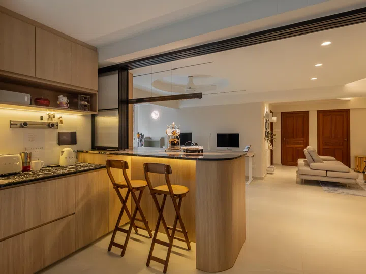 The white magnetic strip backsplash. 