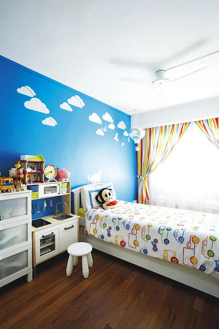 Janet designed the wall decals in Jared’s bedroom after the cloud-patterned look of Andy’s room in the movie Toy Story. Interior design by Urban Design & Builders