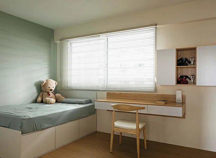 The bedrooms on the second storey have been kept as free and open as possible and the design of the bed, desk and shelves complements the built-ins in the study and reading area downstairs.