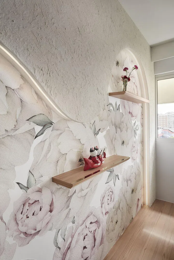 Recessed LED strip lights embedded within the curved wall in this 1,303 sq ft Tampines 5-room HDB.