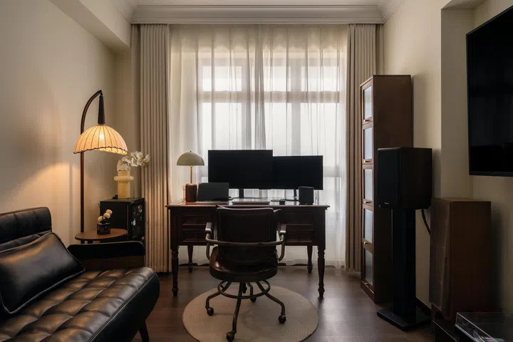 The desk in the study faces the window.