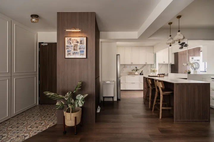 A broad view of the entrance and the big, open kitchen.