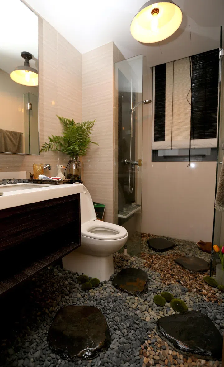 Loose gravel and stepping stones add to the resort-like feel of the guest bathroom (above).