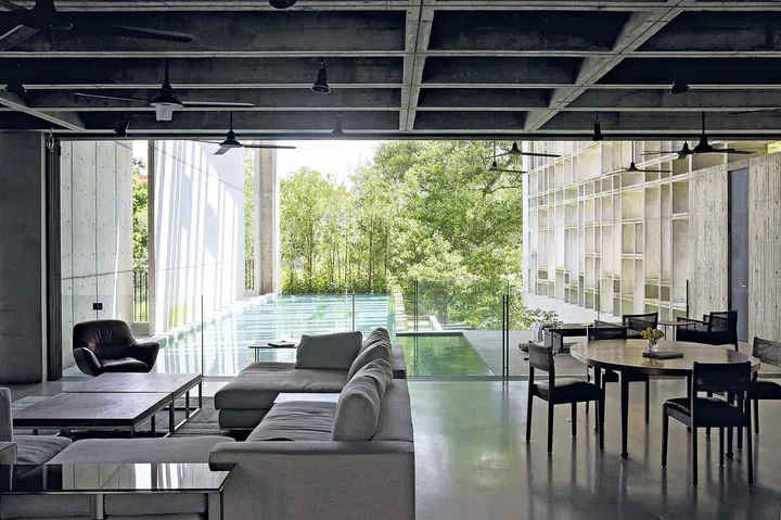 Chempenai House in Kuala Lumpur displays an adherence to modernist principles, as well as an affinity with their immediate surroundings.