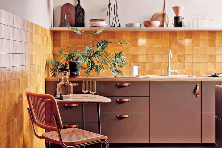 Ragno Melange kitchen backsplash tile design, available at Hafary.