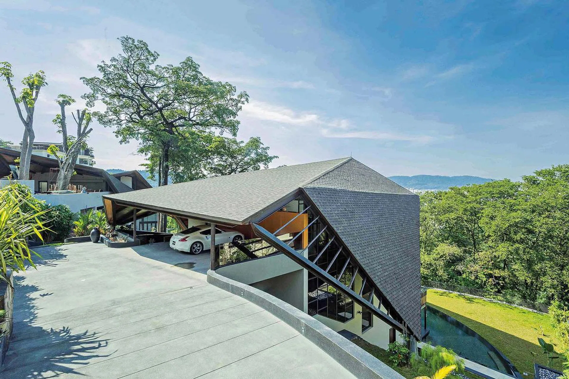 The site sits on a steep slope, which the architect decided to integrate into the home’s design.