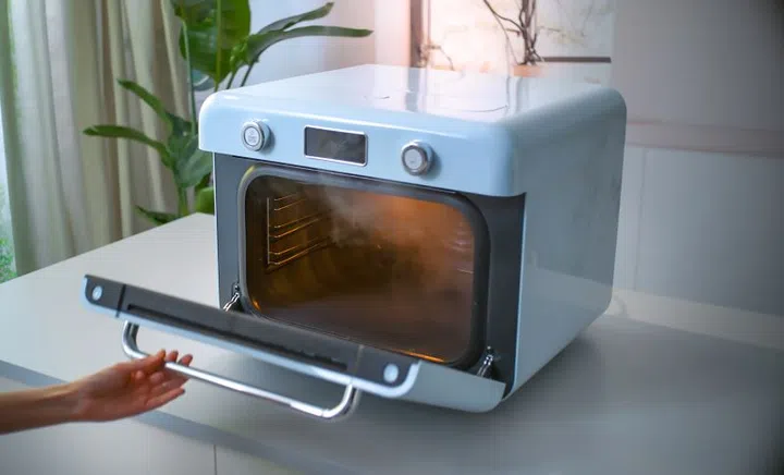 One of the oven's most outstanding feature is the ability to cook with pure steam. 