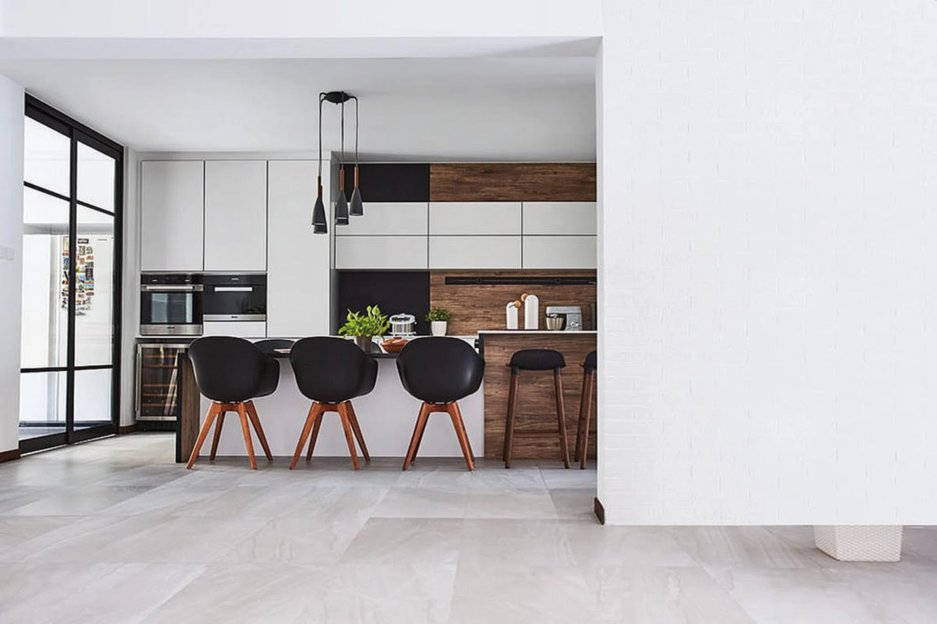 78466-holland_rd_lush_living