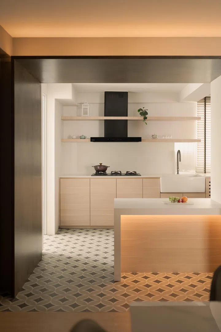 The interior designer worked with tile, laminate, paint, and plywood.