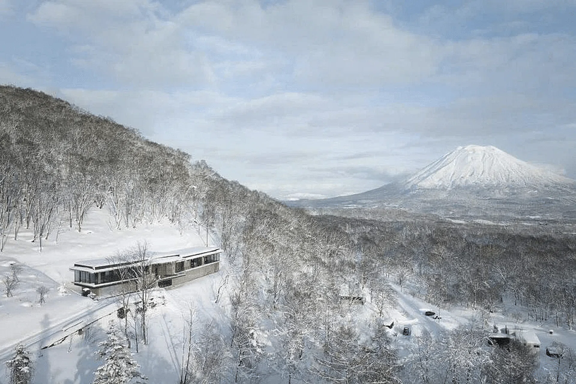 OOAK Niseko is situated high up in the mountain with a spectacular view of Mount Yotei. PHOTO: SOHEI OYA & IKUYA SASAKI
