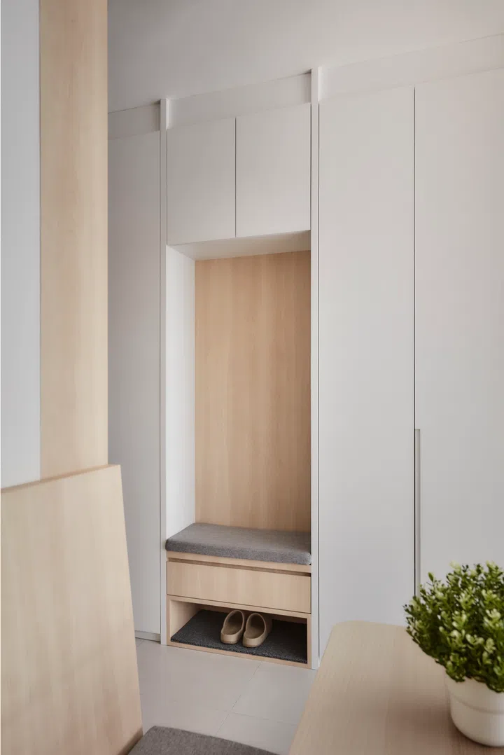 The settee by the door makes everyday routines easier, offering a comfortable spot to put on and take off shoes.