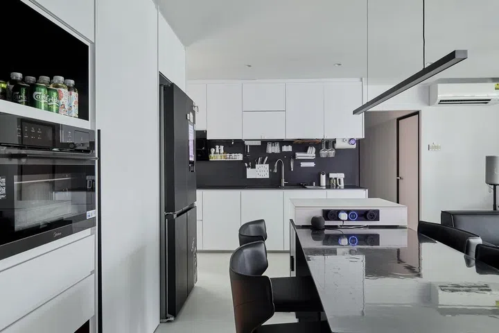 Open-concept living and dining area in a 5-room HDB in Edgedale Plains.