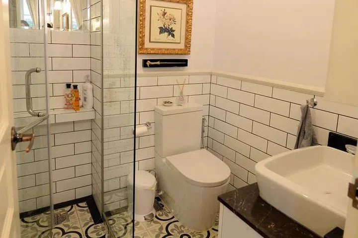 The Victorian style common bathroom in this 2-bedroom ground floor condominium unit in Chelsea Lodge, along Tanjong Katong Road.