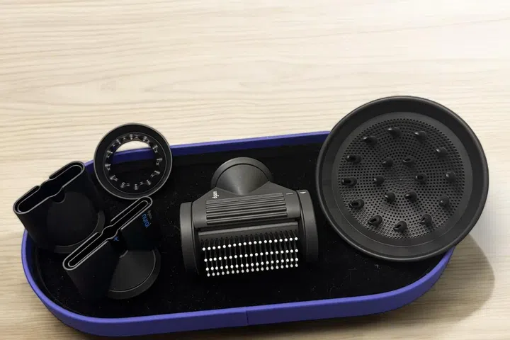 The hairdryer attachments cater for long, short, straight, wavy and even curly hair and coils. 