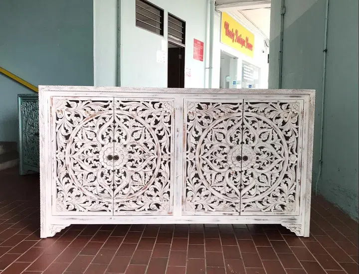 Woody Antique House second hand furniture shop