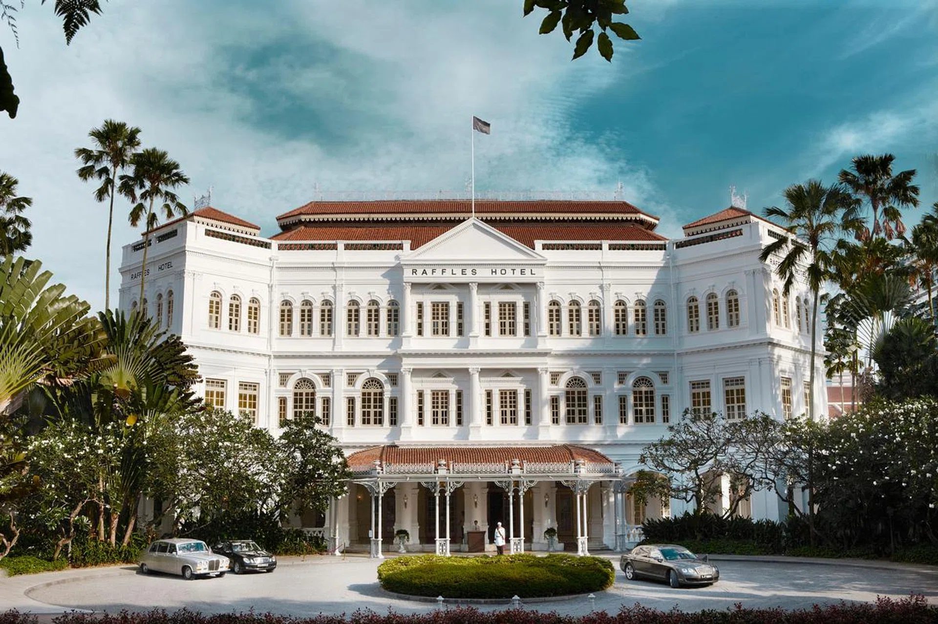 raffles_hotel_singapore_-_hotel_facade_1
