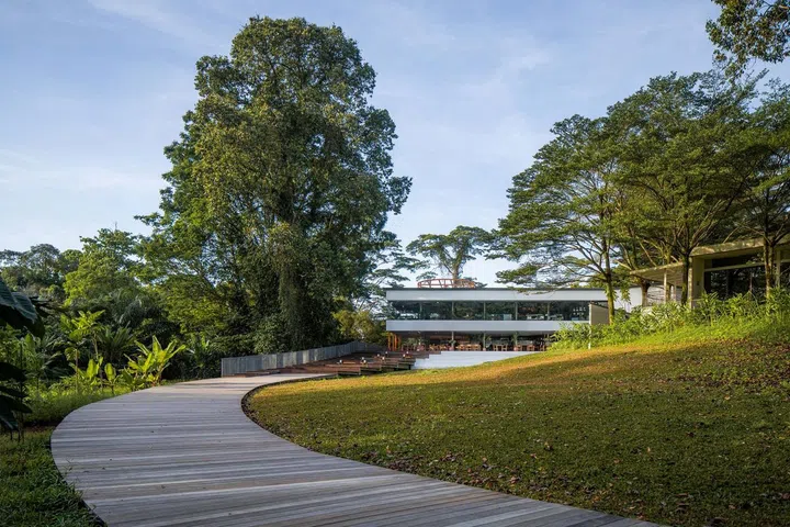 AIR CCCC and its walkway