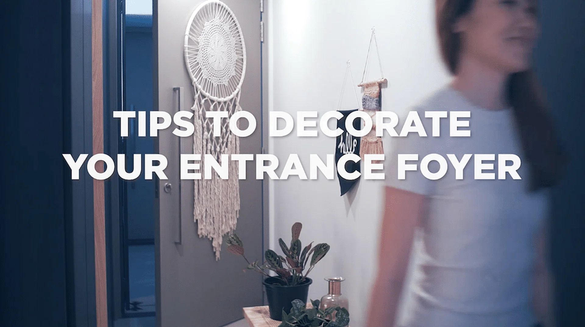 102748-tips-decorate-your-entrance-foyer