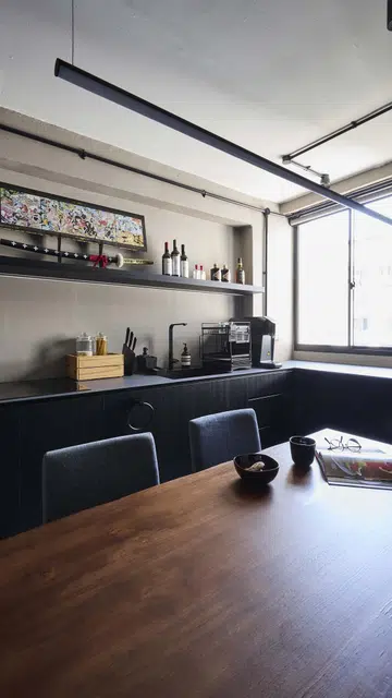 Dining room in flight attendant Kenny Shoo’s 3-room HDB flat at Tampines Street 41.