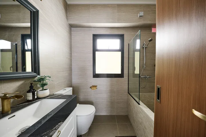 A built-in tiled bathtub brings an onsen-inspired touch to the ensuite.