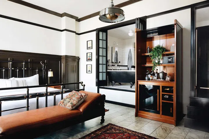 Chicago Athletic Association Hotel: Preserved building with 1890s history (Photo Nick Gerber, Chicago Athletic Association)