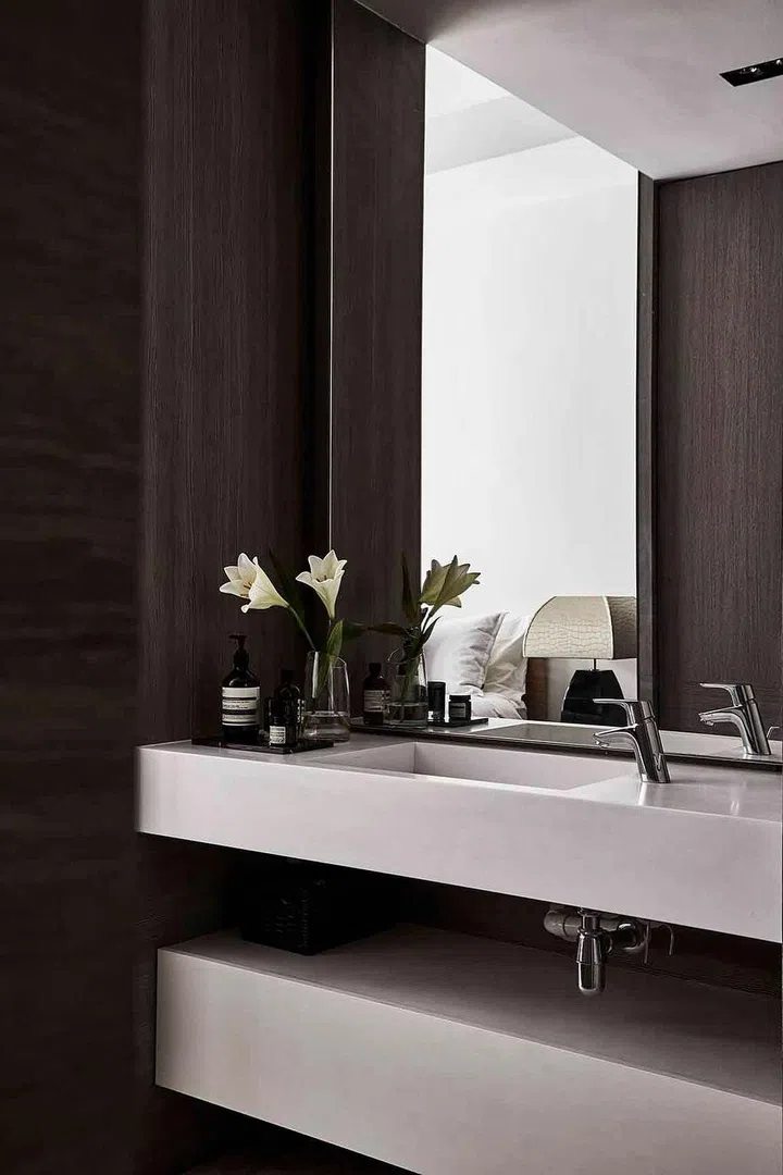 Clean lines and simple finishes make a classic, minimalist bathroom. Interior Design by Haelcyon days.
