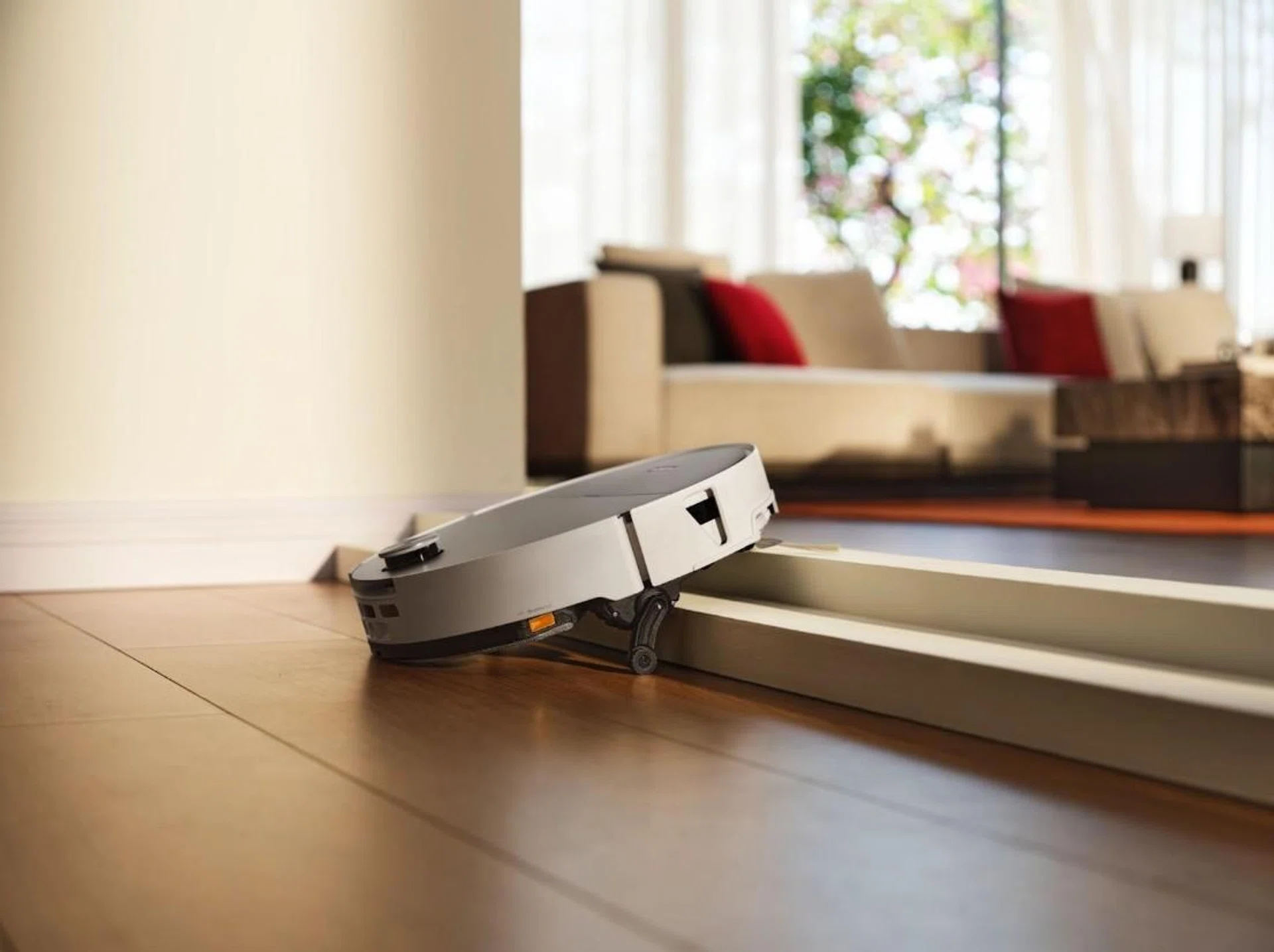 The Saros 20 Sonic is designed for homes with tighter layouts, denser furniture placement and frequent transitions between carpets and hard flooring.