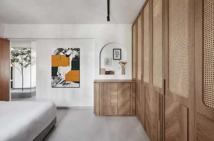 All natural master bedroom design in this 1,367 sq ft 5-room HDB at Bedok Reservoir Road. 