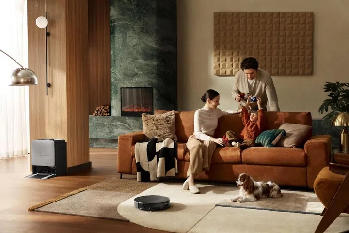 The Saros 20 uses the StarSight™ Autonomous System 2.0, a vision-based navigation platform that scans its environment up to 21 times more frequently than conventional LDS LiDAR systems.