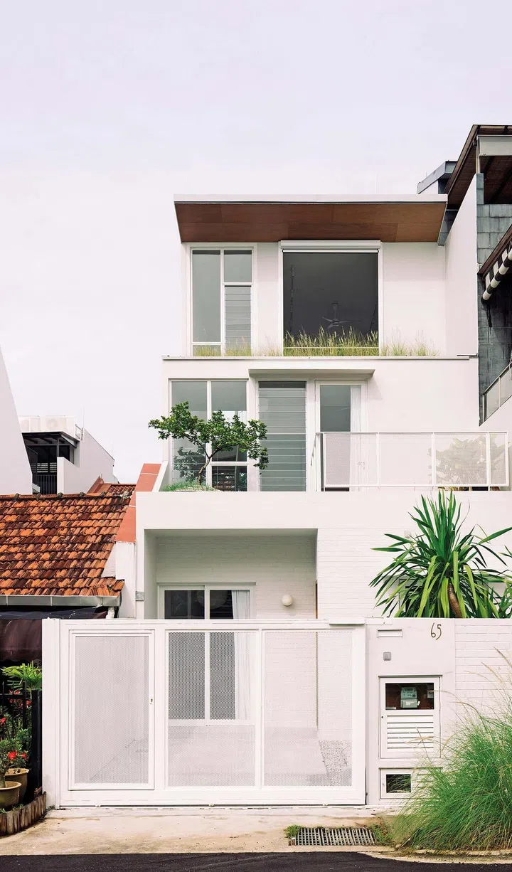 The external
façade offers
hints of
the home’s
architectural
concept.