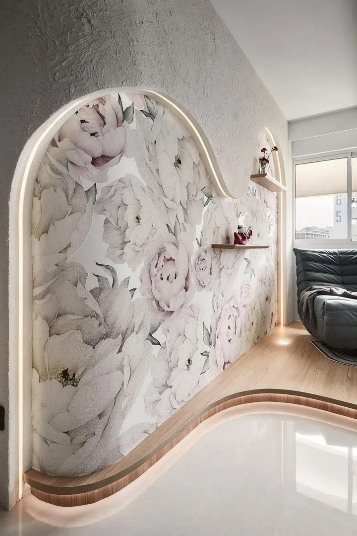 A curved wall with wallpaper in the living room in this 1,303 sq ft Tampines 5-room HDB.