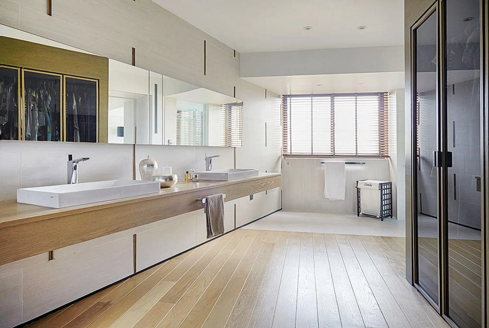 66130-supersized_bathrooms_architology