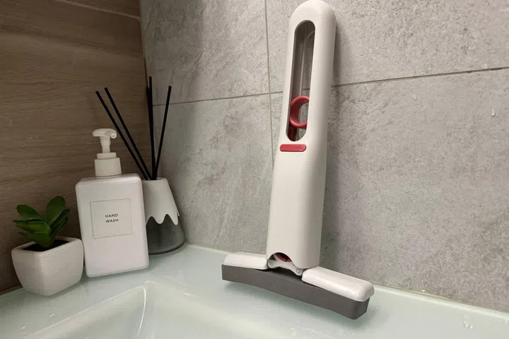 Mini Sponge Mop, $6.90 from Shopee and Lazada.