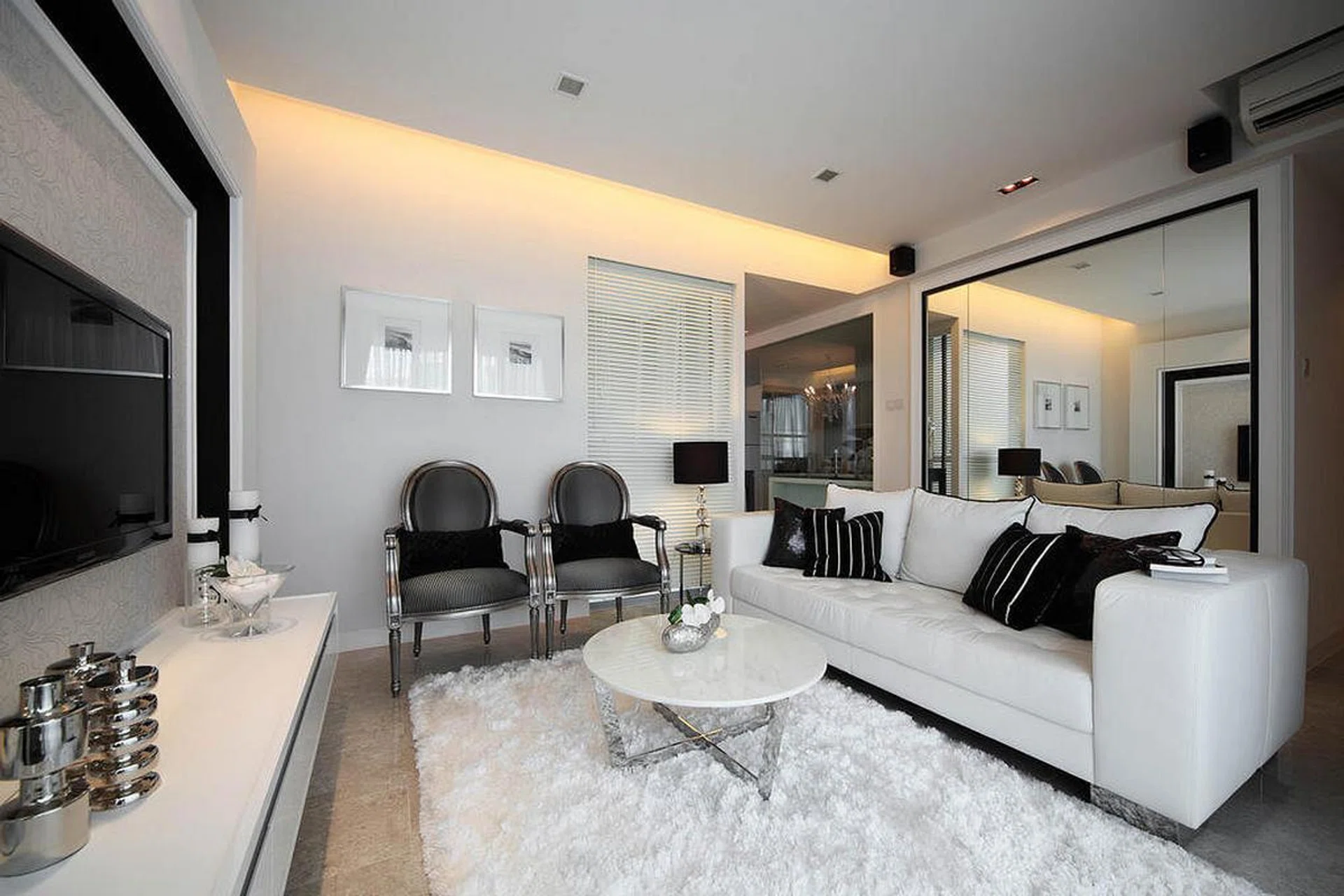 haire_living