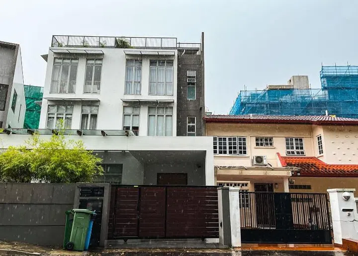 Chip Bee Gardens: Over 300 rental terraced houses by SLA!