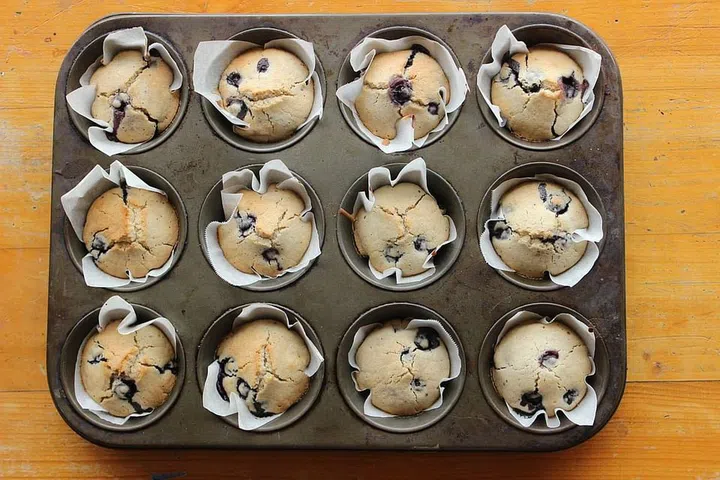 muffins, home baking