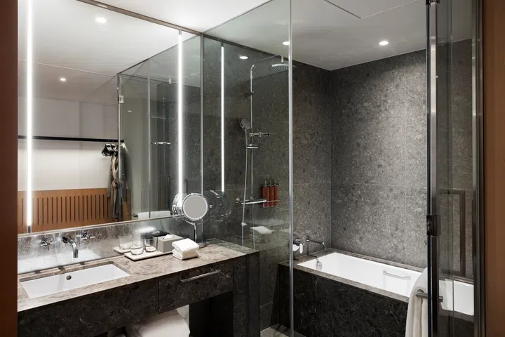 Hyatt Centric Sapporo twin bed terrace suite - bathroom.
