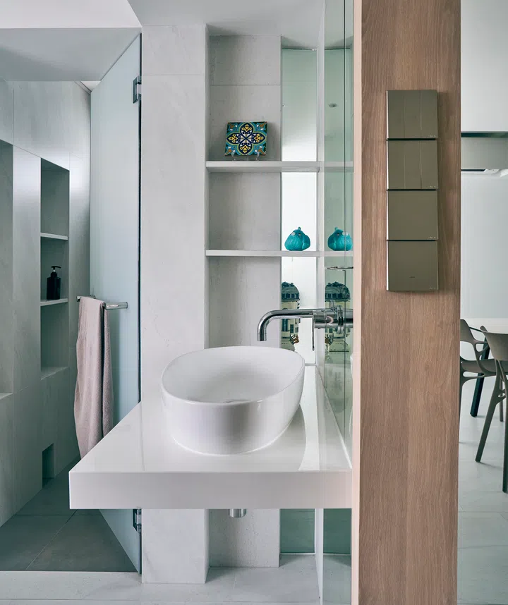 The interior designers chose to place the vanity outside the WC and shower. 