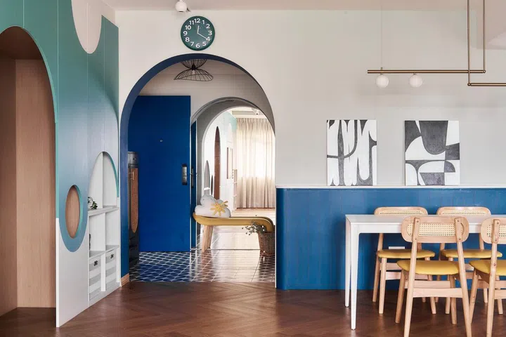 Lighting is kept simple and streamlined to work with the rounded edges throughout this 1,592 sq ft HDB executive apartment in Queenstown.