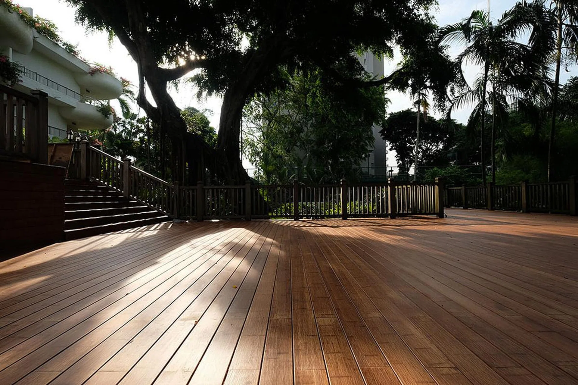 BB Deck, a range of Chip Lee Timber’s outdoor flooring material, is durable and requires low to no maintenance.