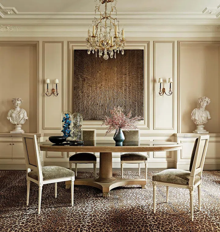 The use of a complementary palette helps to make the voluminous dining area feel cosier.