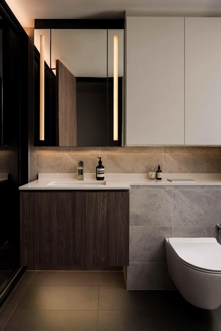 In the common bathroom, a wall was relocated to optimise the space between the WC and shower. 
