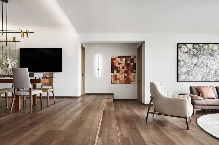 The hotel lobby experience that the homeowners were after begins from the moment you cross the threshold. 