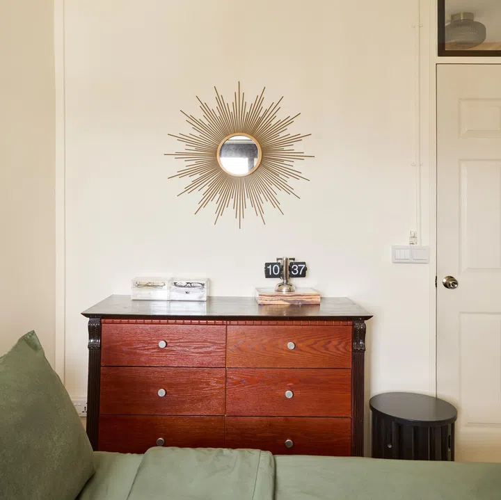 A mix of vintage furniture and warm wood tones continues the mid-century sensibility in the bedroom.
