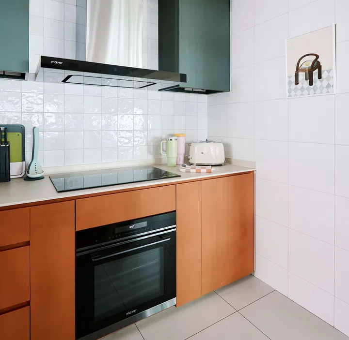 The kitchen's glossy white tiles and deep complementary colours.