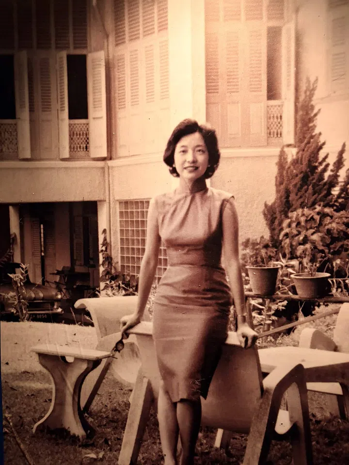 The late Doris Khoo Nyuk Tze nee Liew passed away on 15 October 2021. Her obituary was published in The Straits Times on 16 October 2021.