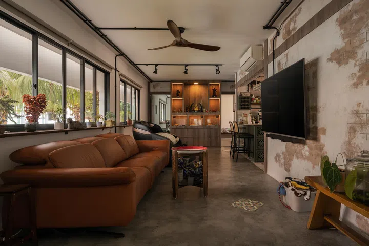 This area is where the family spend most of them time, dripping in delicious personal touches and plants. 
