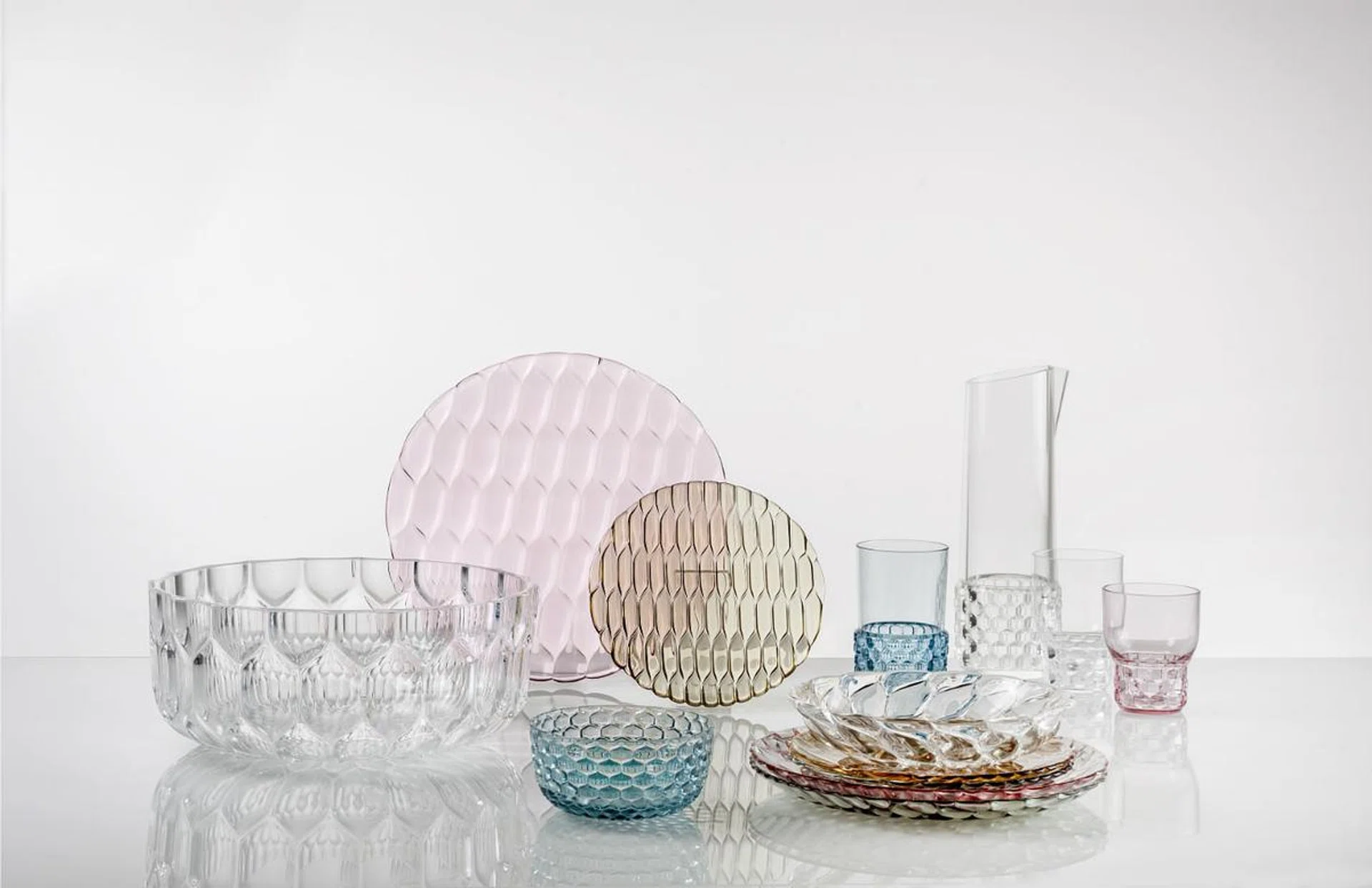 Kartell, tableware, acrylic tableware, plates, bowls