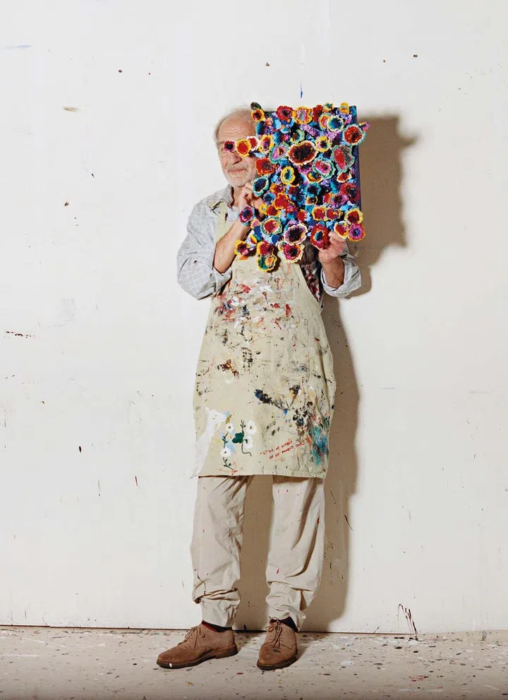 3. Nabil’s
creations straddle
the border
between two and
three dimensions.